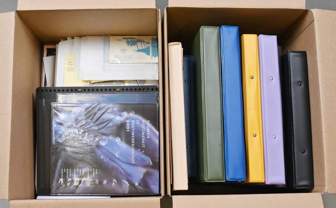 Large mixed material of Finland and foreign countries in two boxes