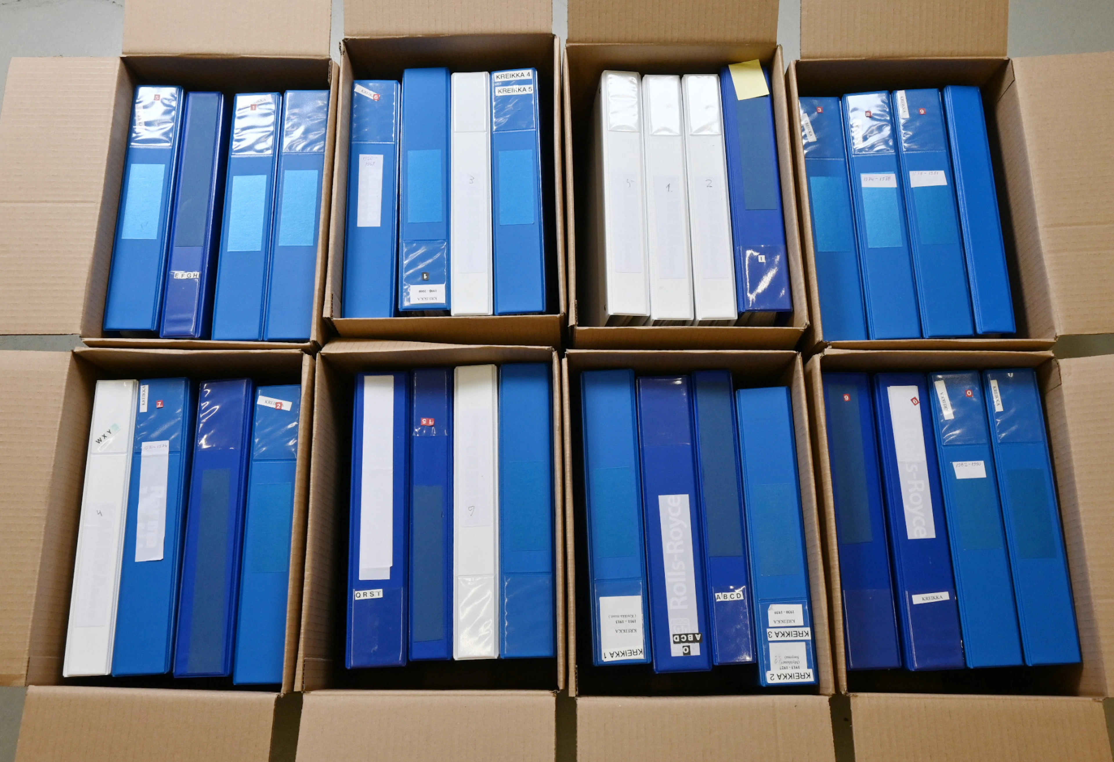 1896 - 2002 A HUGE COLLECTION IN 32 BINDERS! A truly large amount