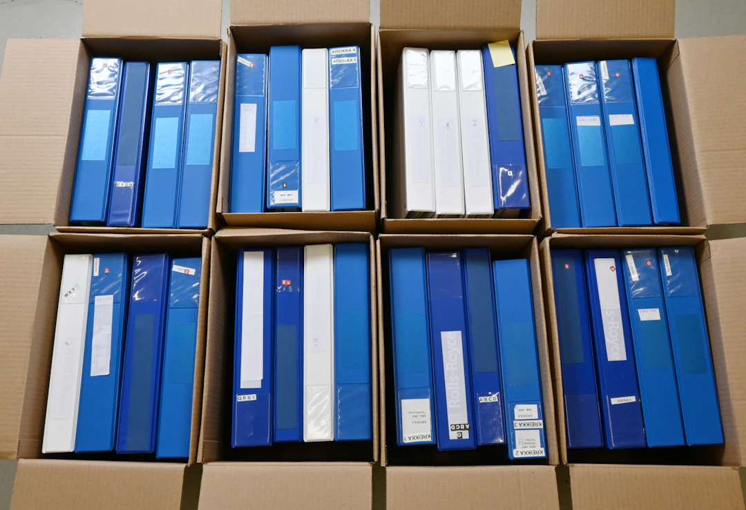 1896 - 2002 A HUGE COLLECTION IN 32 BINDERS! A truly large amount