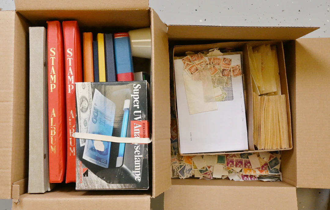 Worldwide stock material in eight stockbooks (Germany, France, Canada