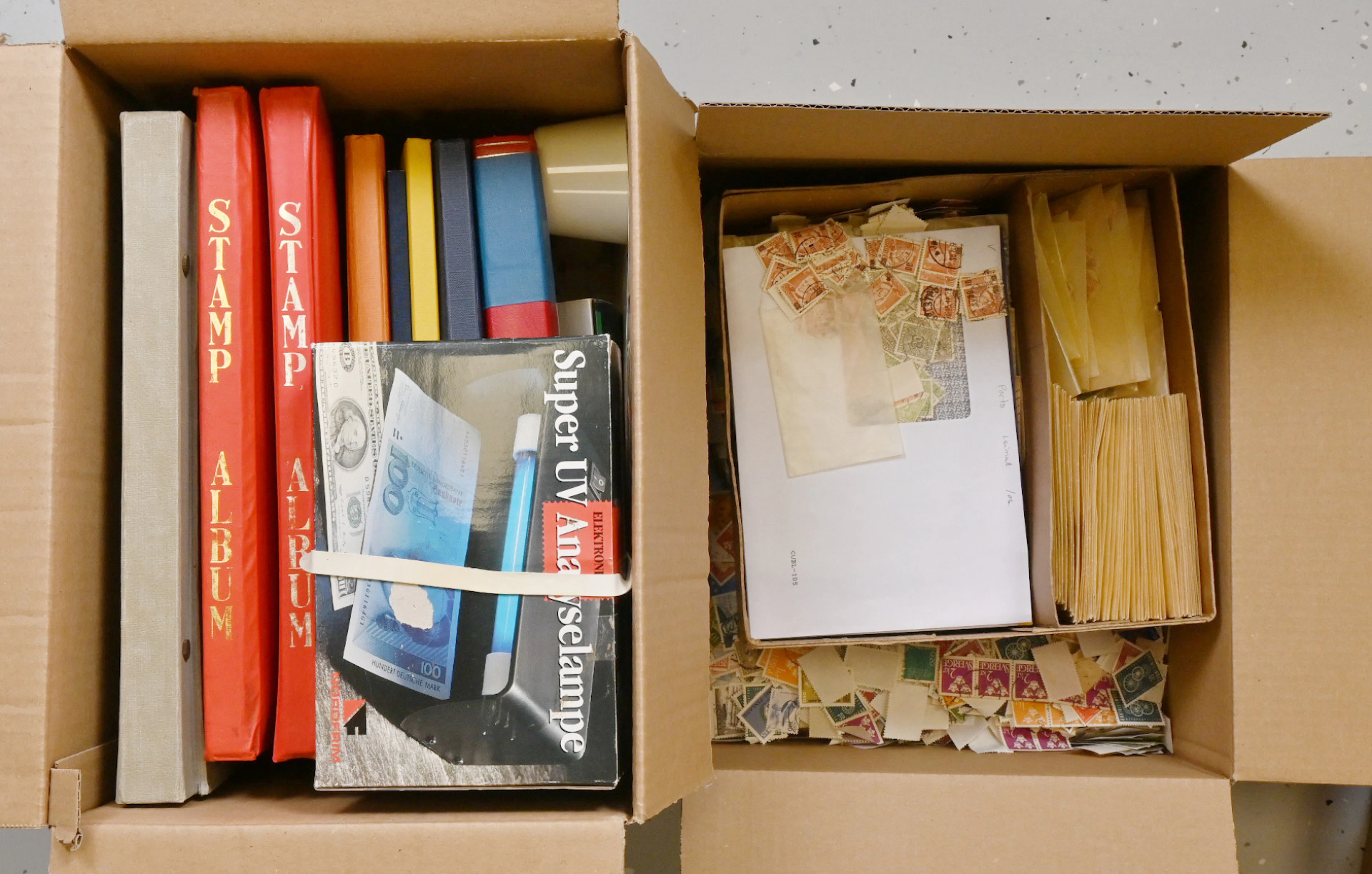 Worldwide stock material in eight stockbooks (Germany, France, Canada