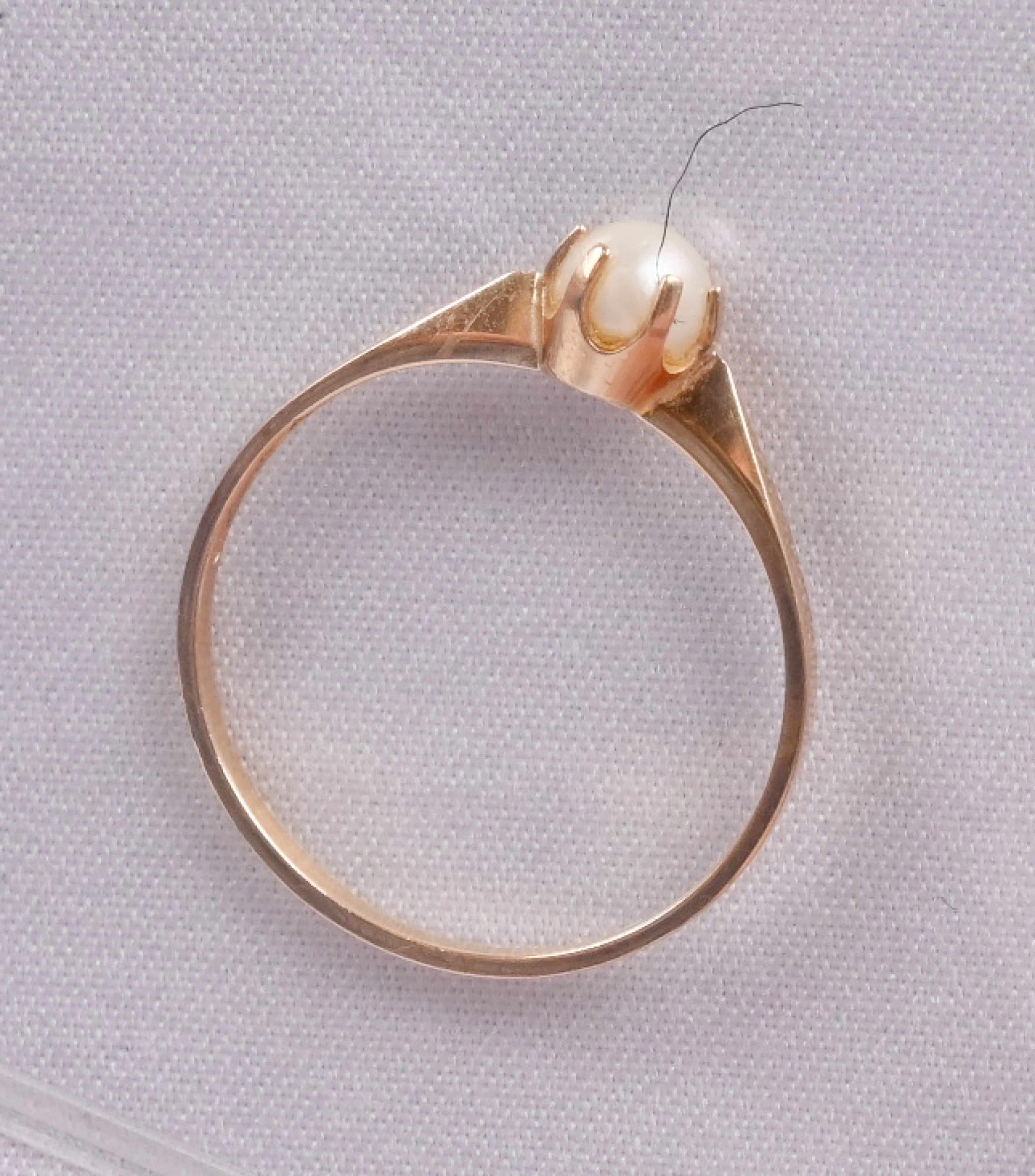 Pearl ring, gold (585). Gross weight approximately 1.4g.