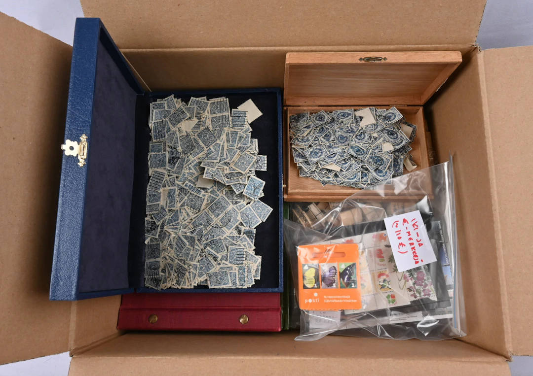 Selection of old loose bulk stamps, stamp bundles (including foreign
