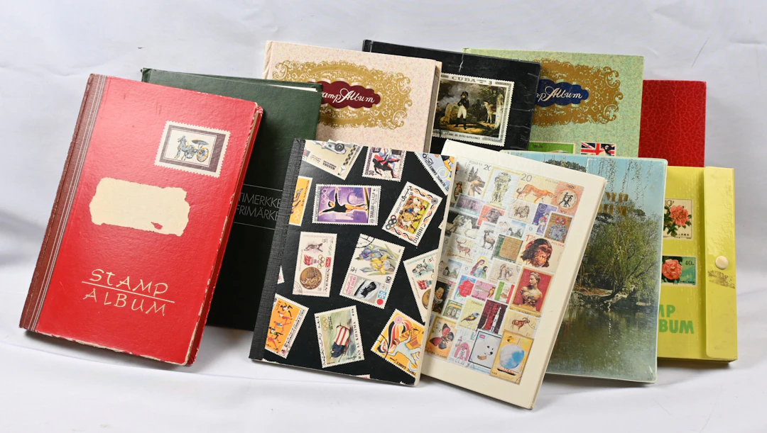 In 10 small stock stockbooks selection of stamps, additionally approximately