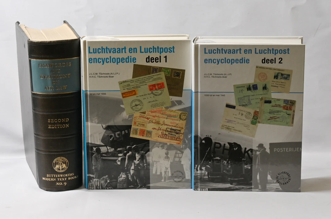 Dutch airmail handbook ”Luchtvaart en Luchtpost encyclopedie”, in