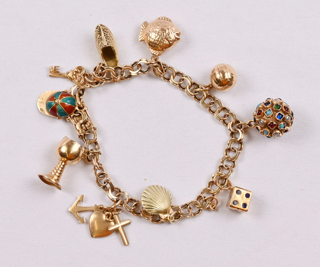 Wrist chain, 585 gold with several charms, which also are mainly 585
