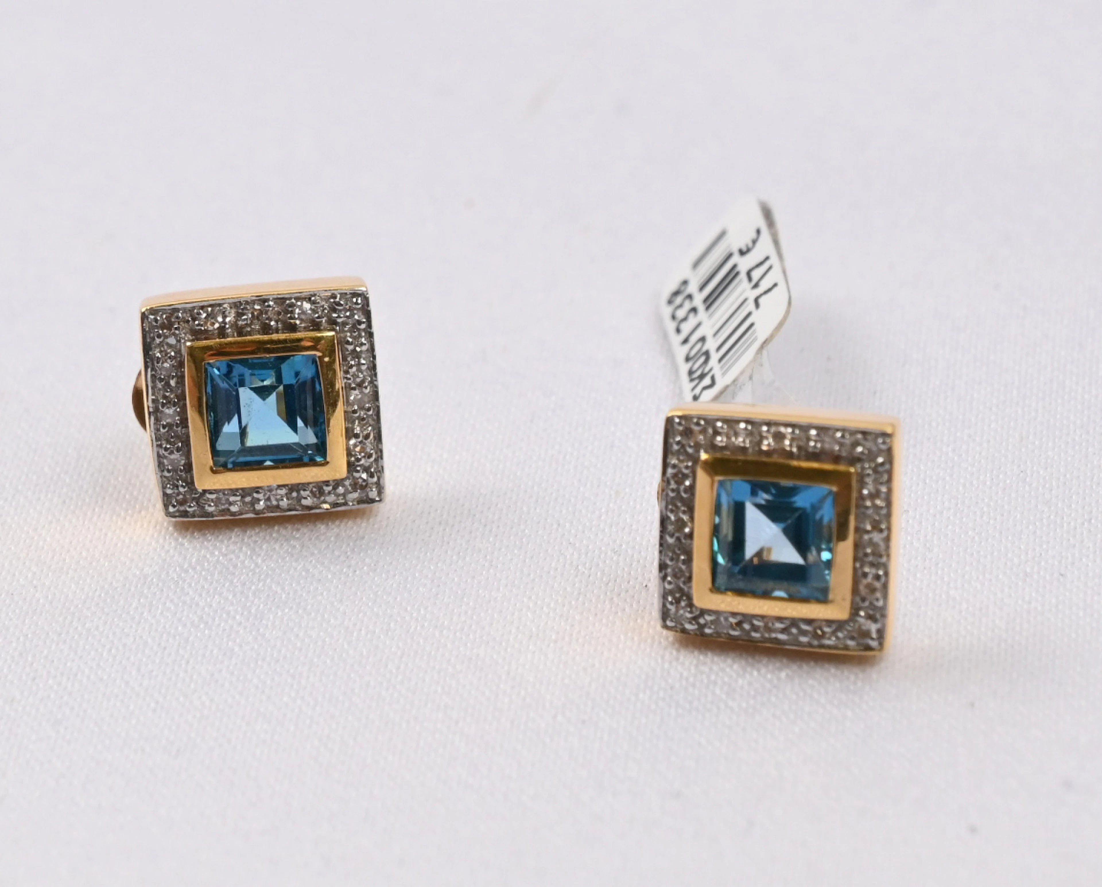 Diamond earrings with fine stones, gold (18 k). Gross weight approximately 5g.