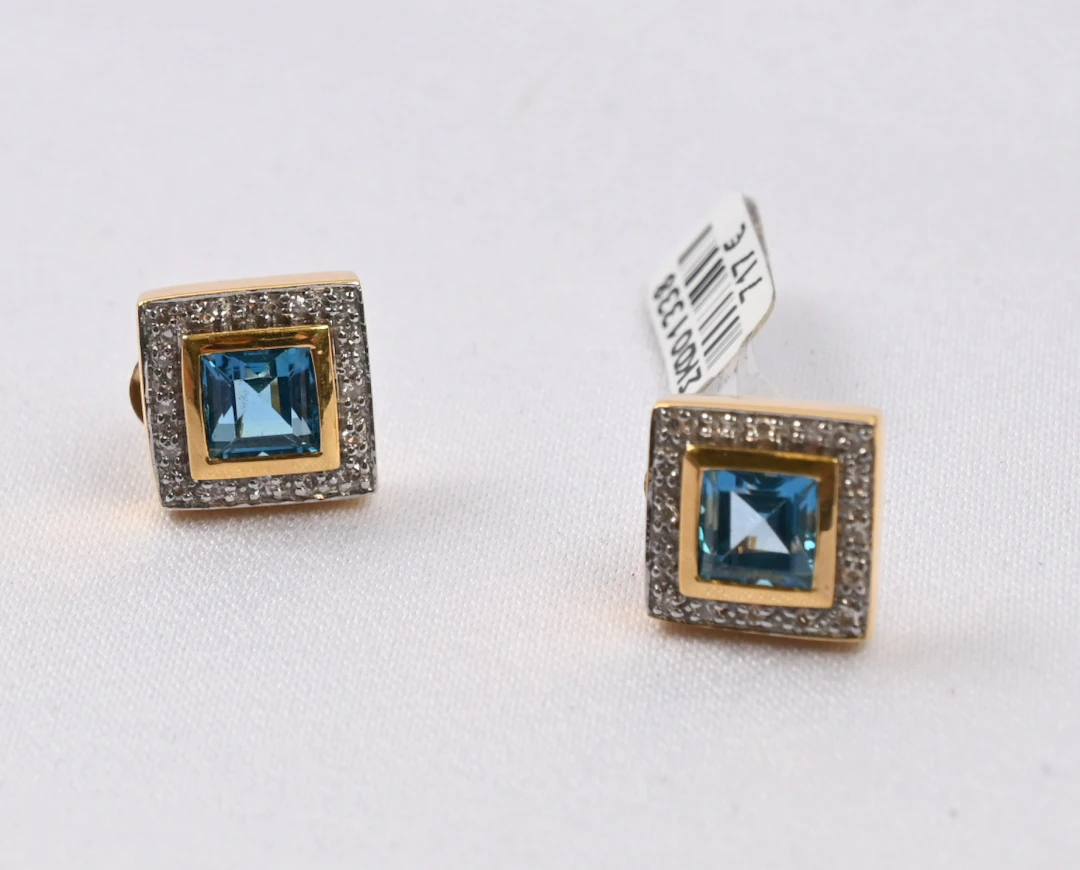 Diamond earrings with fine stones, gold (18 k). Gross weight approximately 5g.