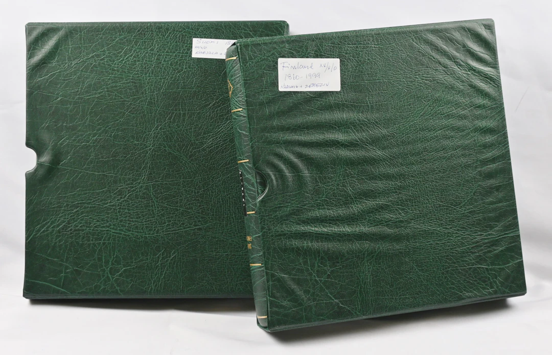 1860 - 1999 collection in two Leuchtturm albums with mounts and slipcases.