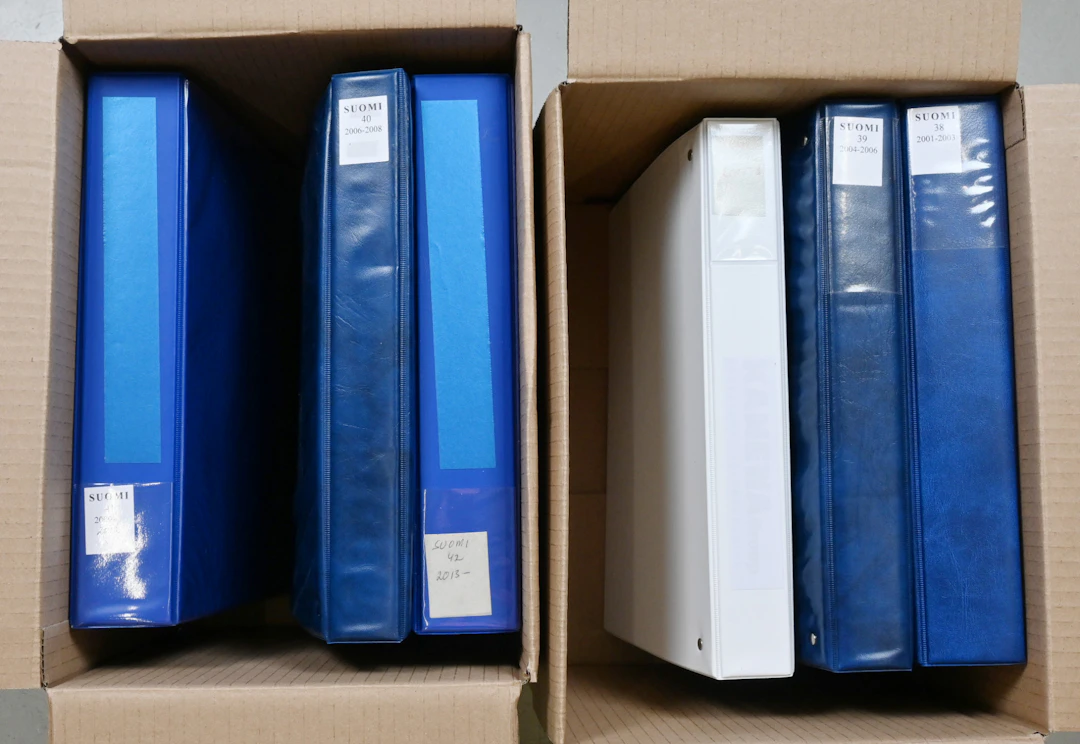 2001 - 2020 specialized stamp collection in six binders on self-mounted