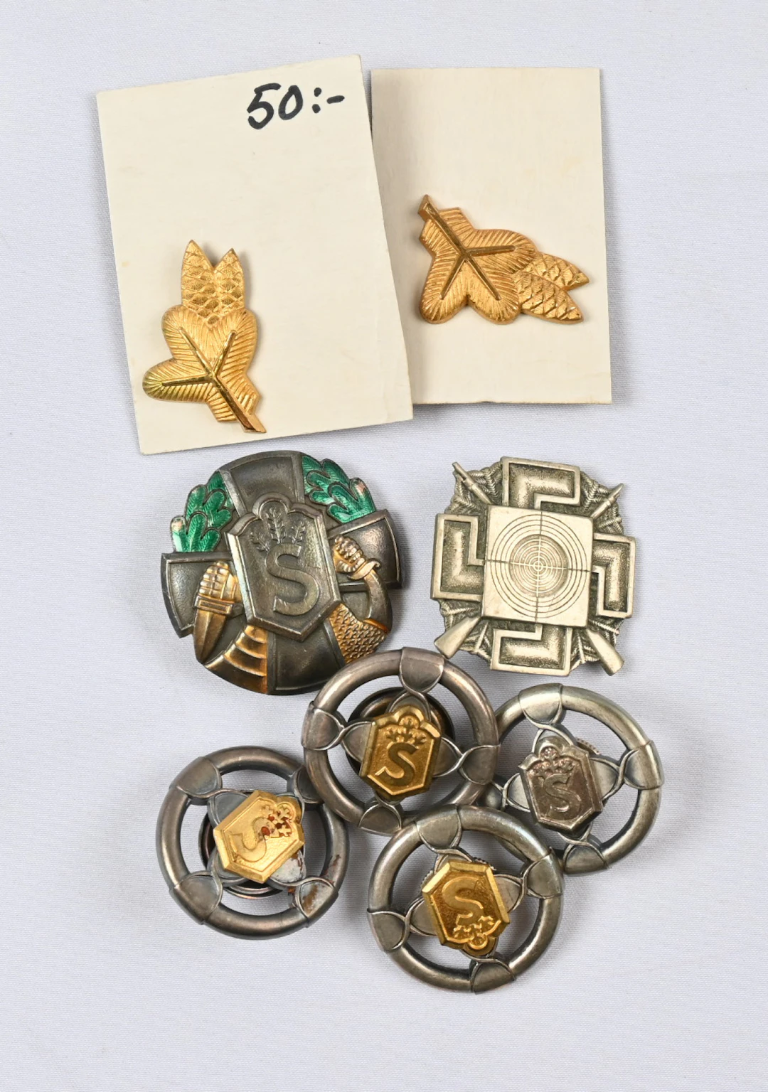 Selection of badges, eg. rifle shooting badge model 1921 (with a relatively