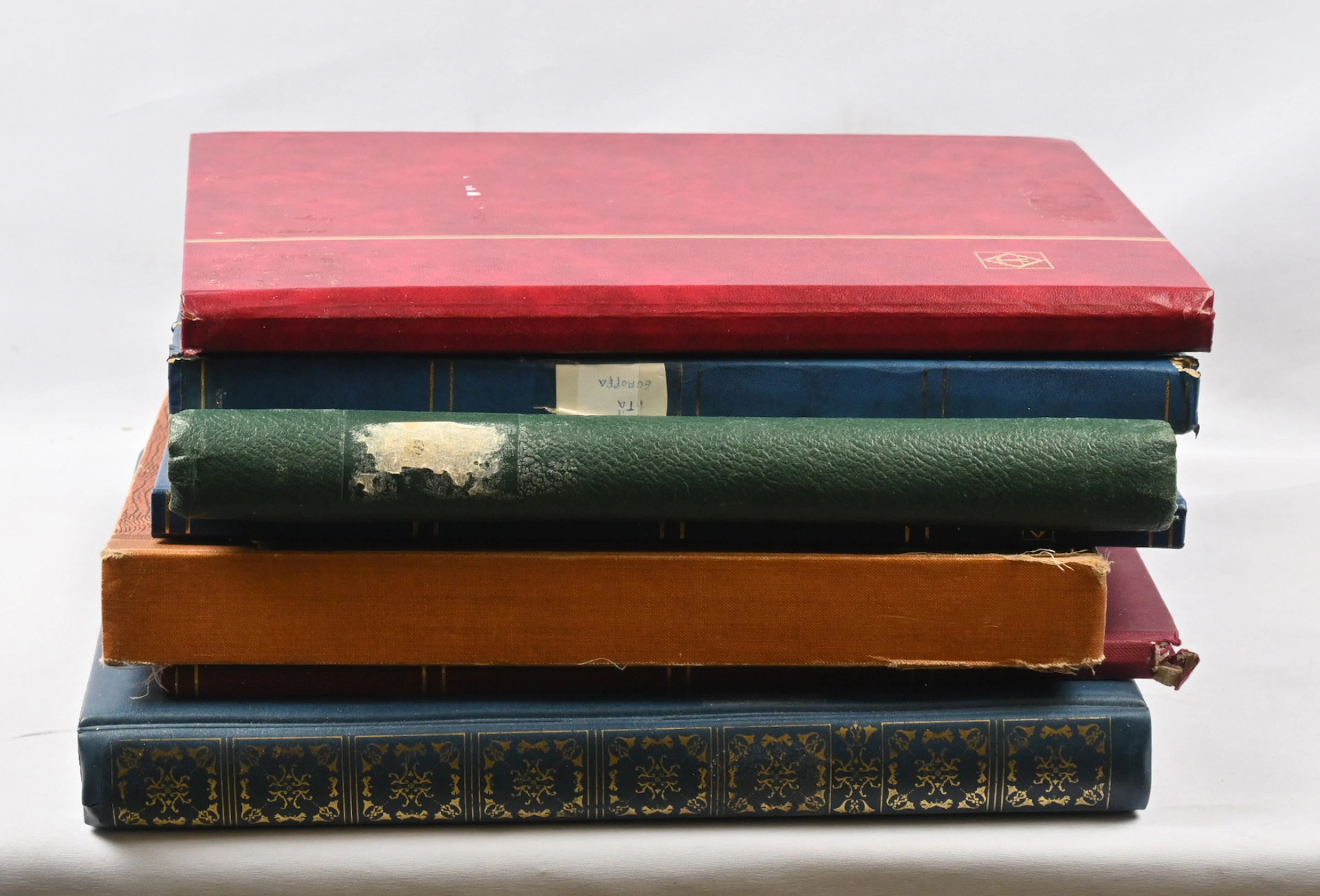 Mixed selection of stamps in seven albums.