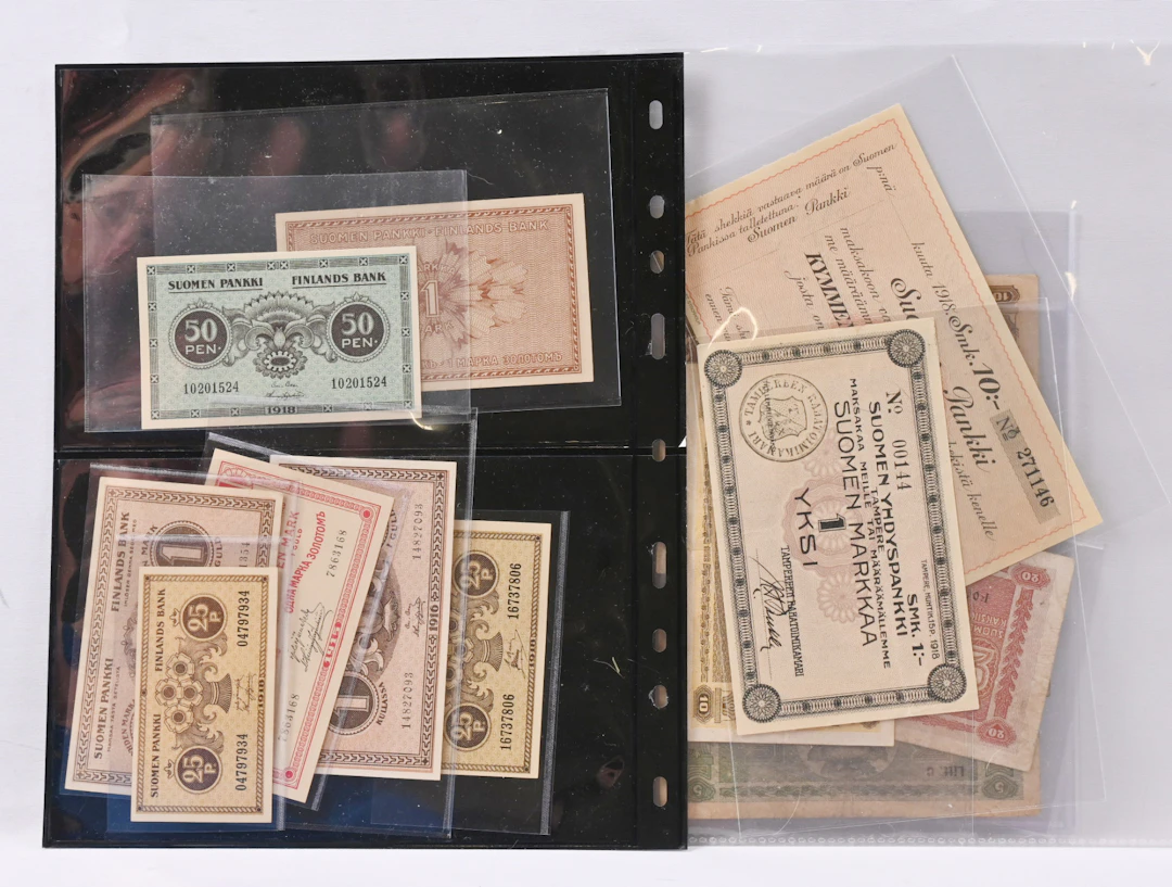 1915 onwards selection of ca. 30 banknotes in fine condition, also