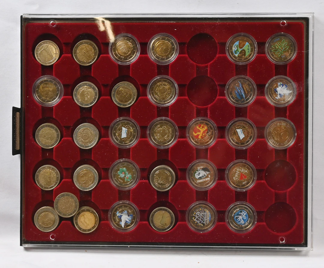 Collection lot of 2€ coins, over 50 pieces, some have been circulated.