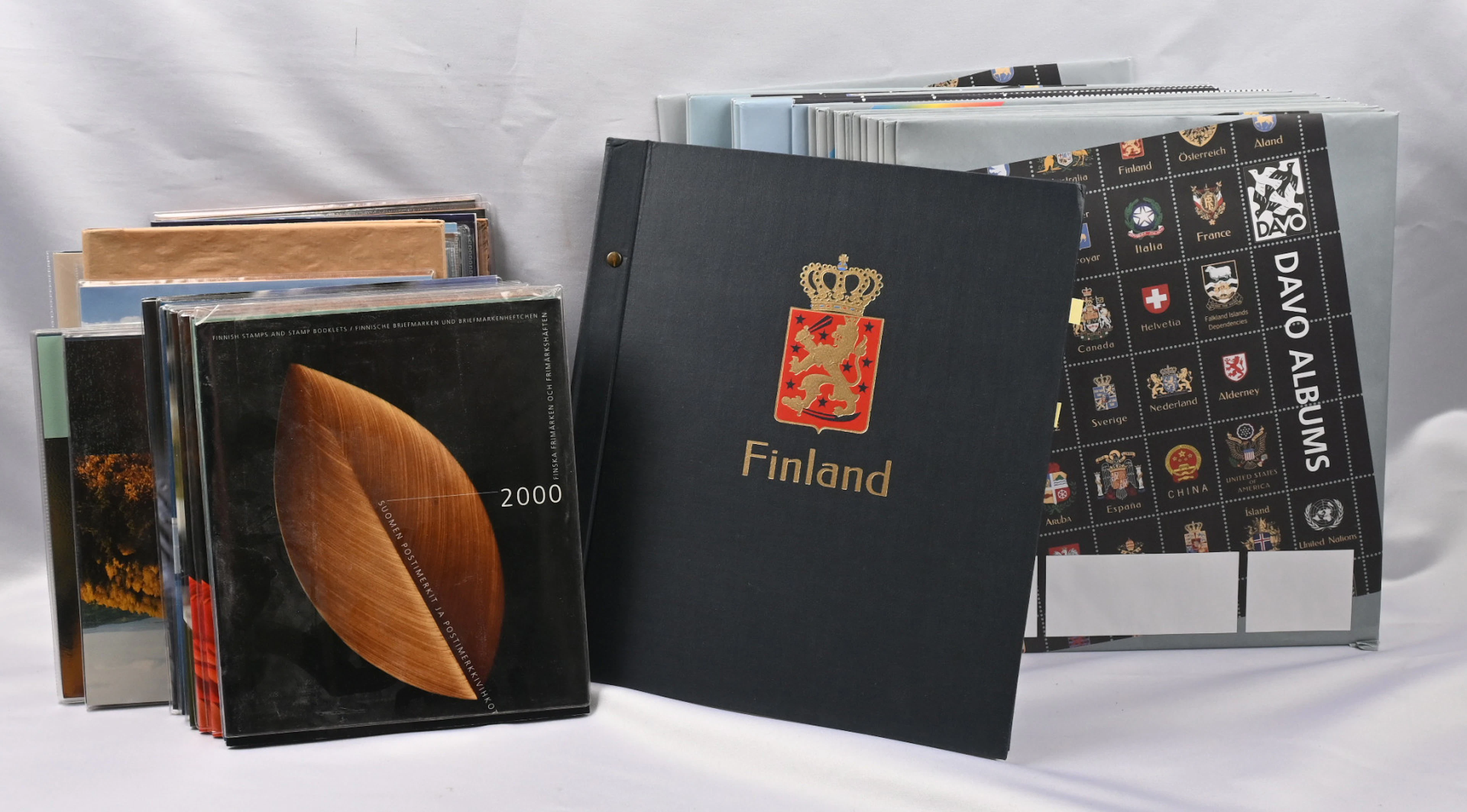 1993 - 2017 year sets 26 pieces, additionally Davo year packages of