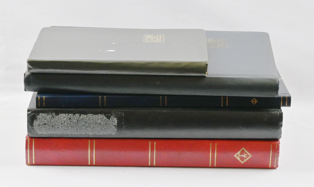 Stamp selection in five albums, mainly Machin stamps.