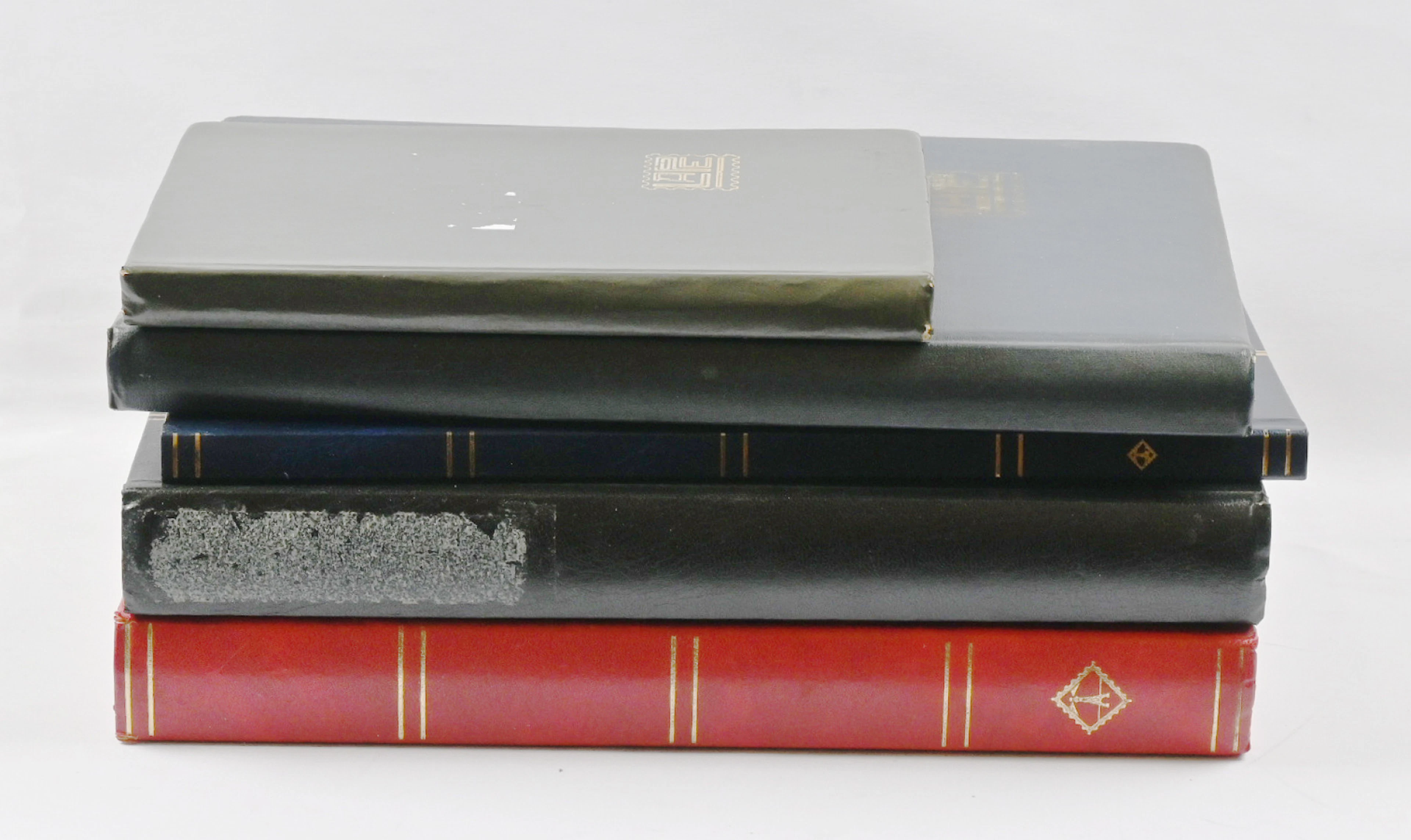 Stamp selection in five albums, mainly Machin stamps.