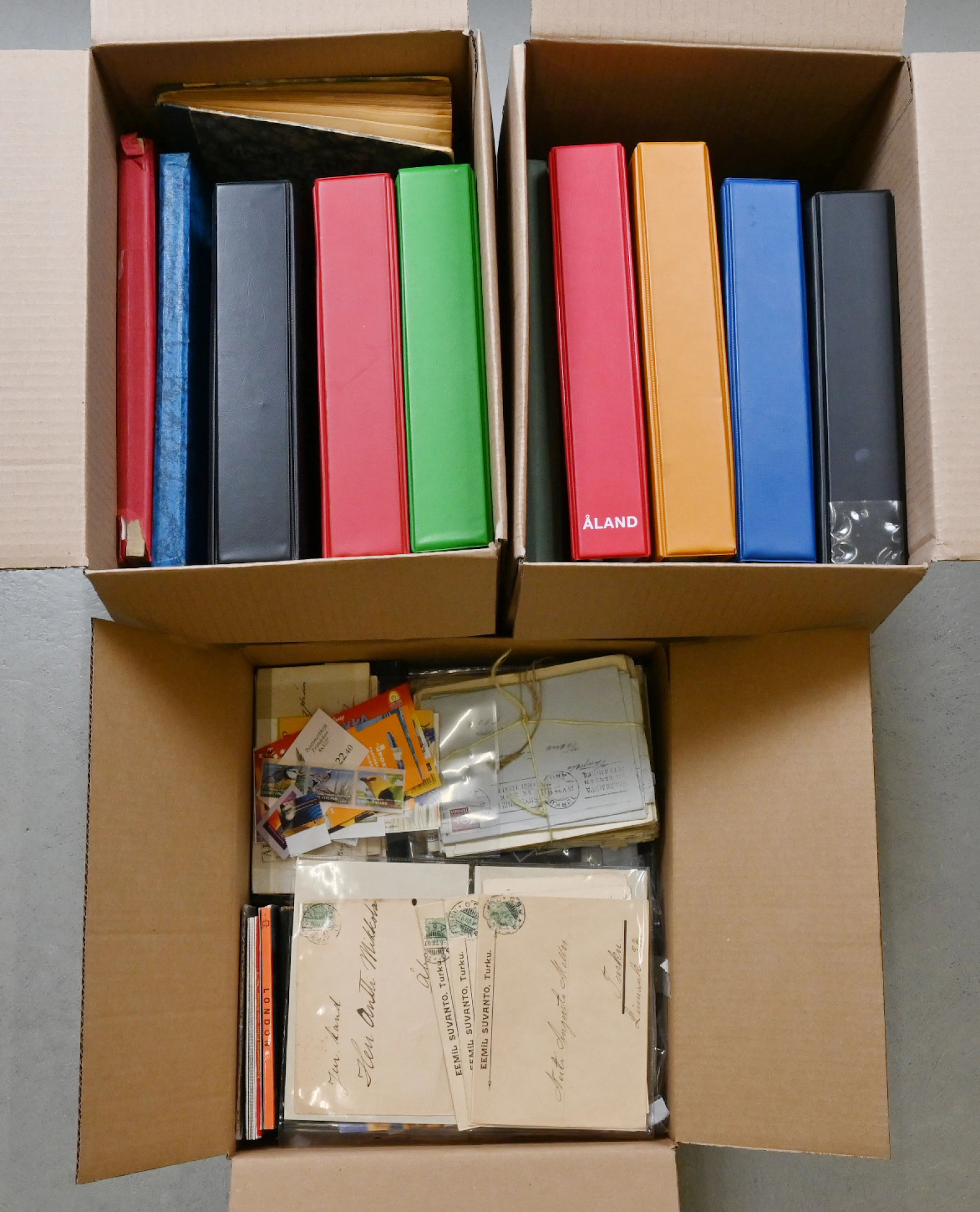 Over 15 KG versatile material in albums and loose, eg. UN FDCs in