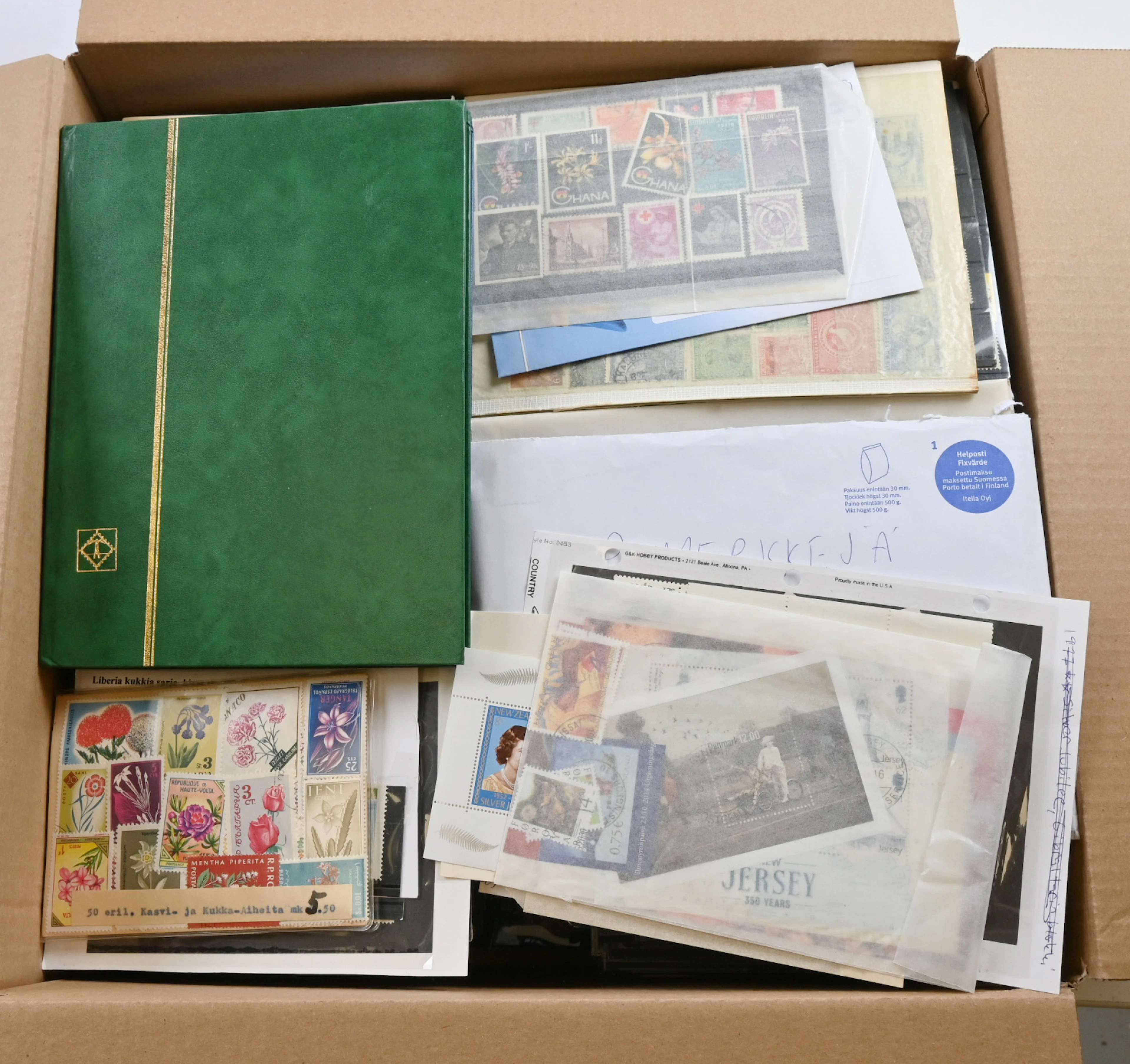 Worldwide stamp selection on stockcards, in approval booklets etc.