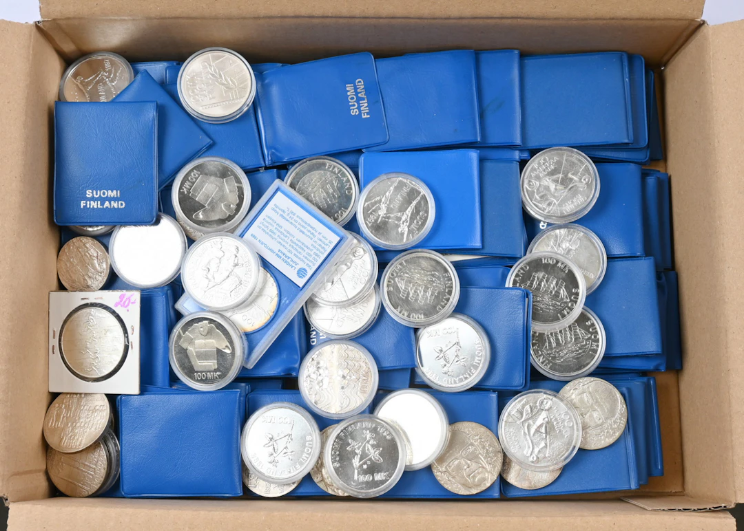 Commemorative coins large selection of approximately 140 pieces, of