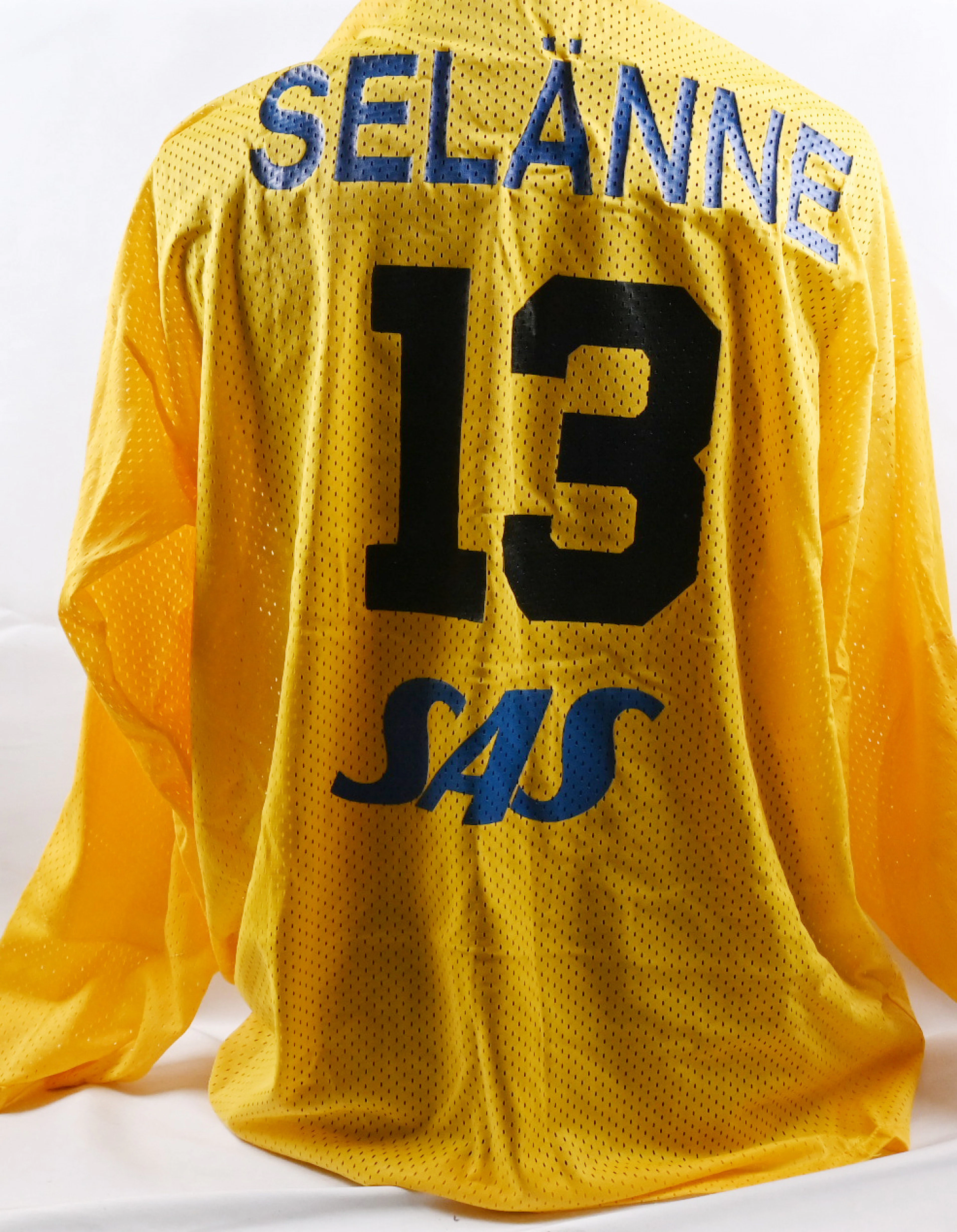 Game jersey used and signed by Teemu Selänne in a charity match for