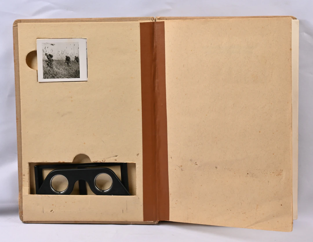 Stereo photo album ”Der Kampf im Westen”. ”3D” photo album. One of