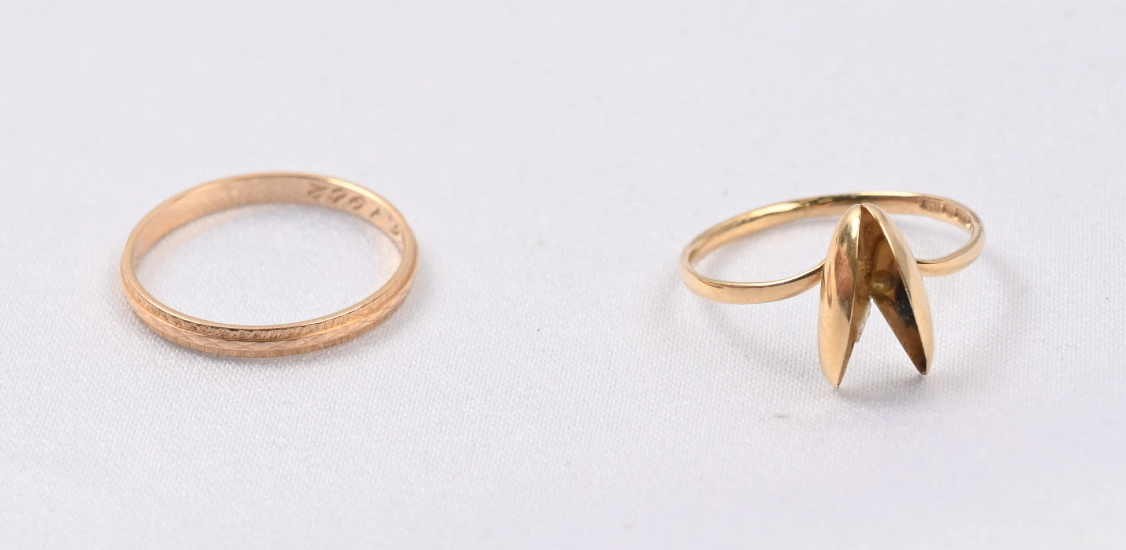 Rings three different, gold (585) approximately 2.6g.