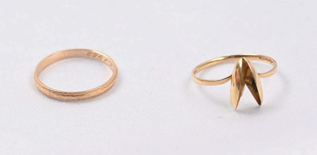 Rings three different, gold (585) approximately 2.6g.