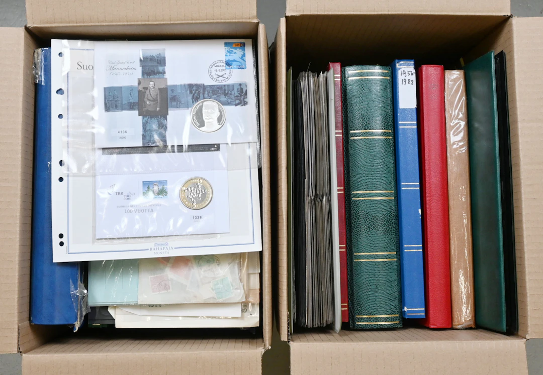 Finnish mixed selection of stamps in approximately 15 stockbooks/albums.
