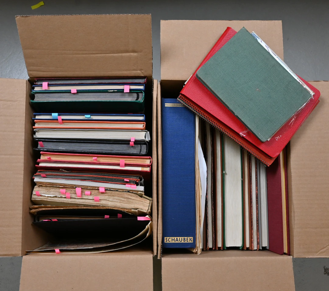 Large versatile selection worldwide in an album, stockbooks etc. Two
