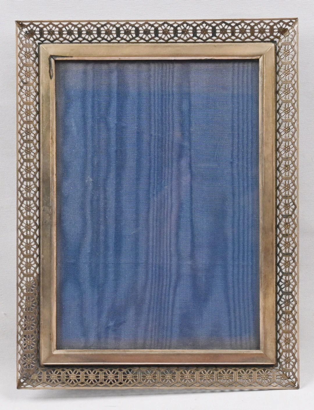 Photo frame, 813 silver. Weight without glass and backing cardboard