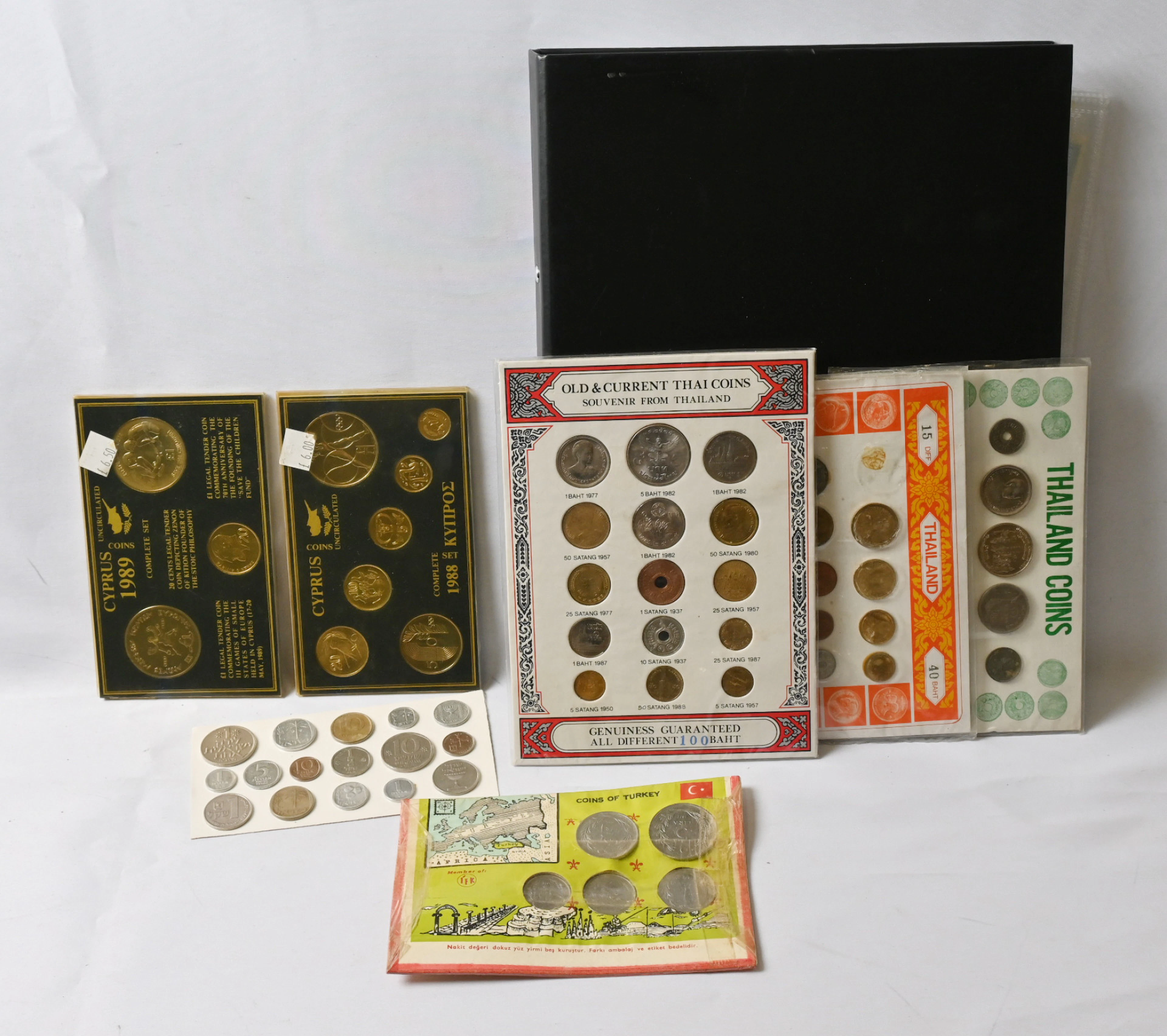 Worldwide interesting selection in a box, old and new coins as well