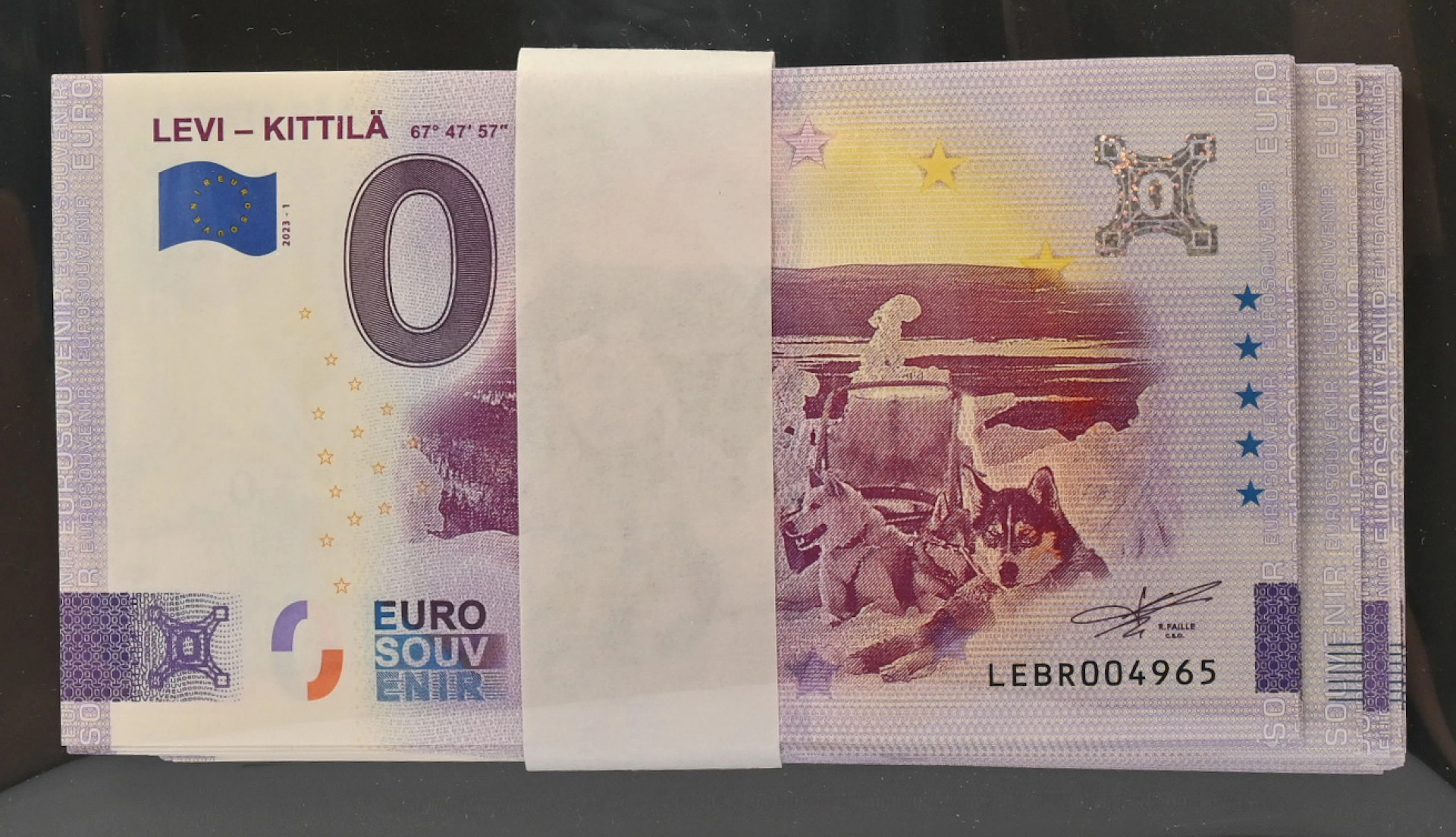 Selection of 75 different 0€ banknotes.