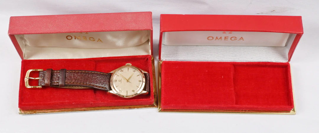 Men's gold-plated Omega vintage watch. Original box and an extra Omega box.