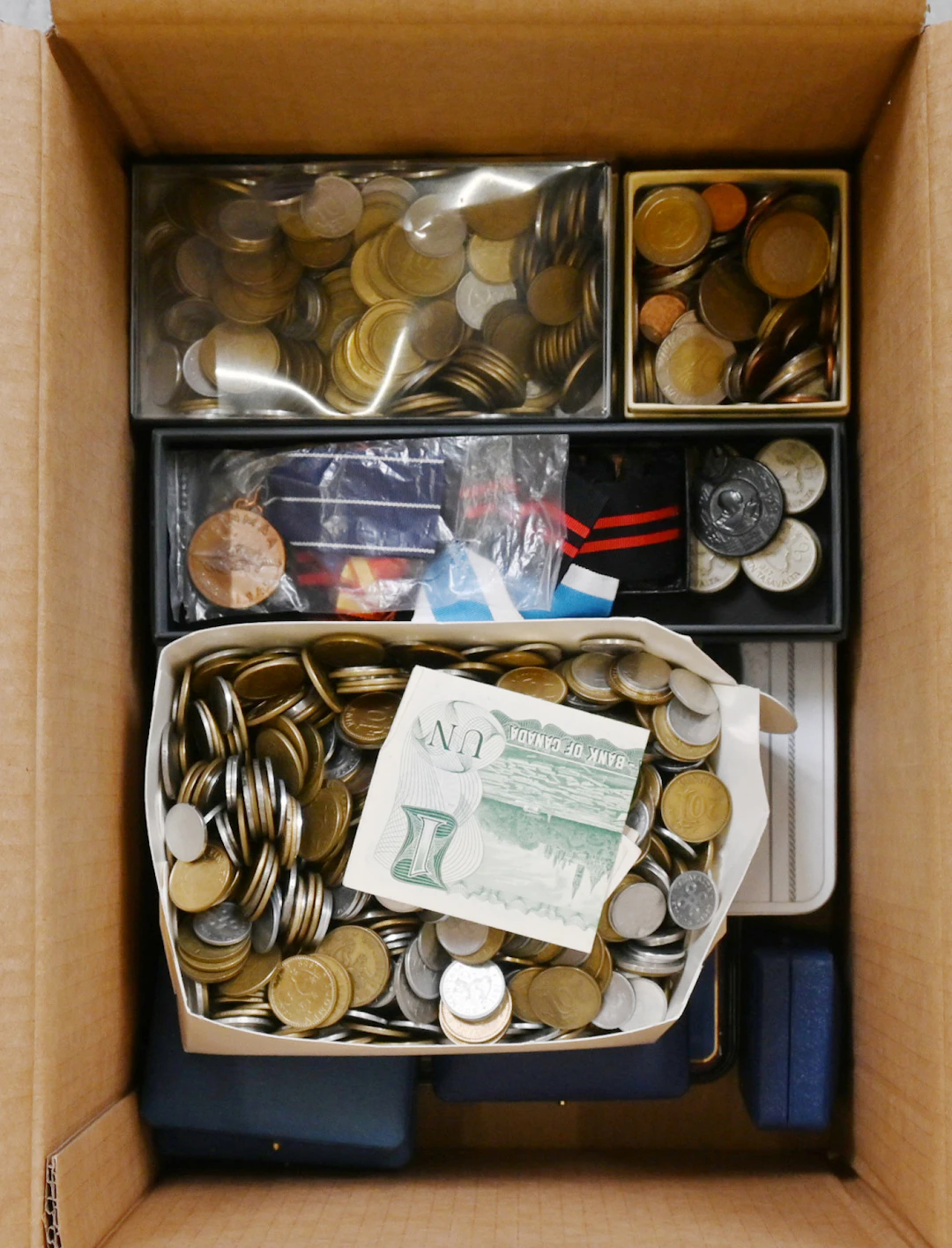 Discovery lot of coins, eg. 2004 2€ so-called stick coin, old silver