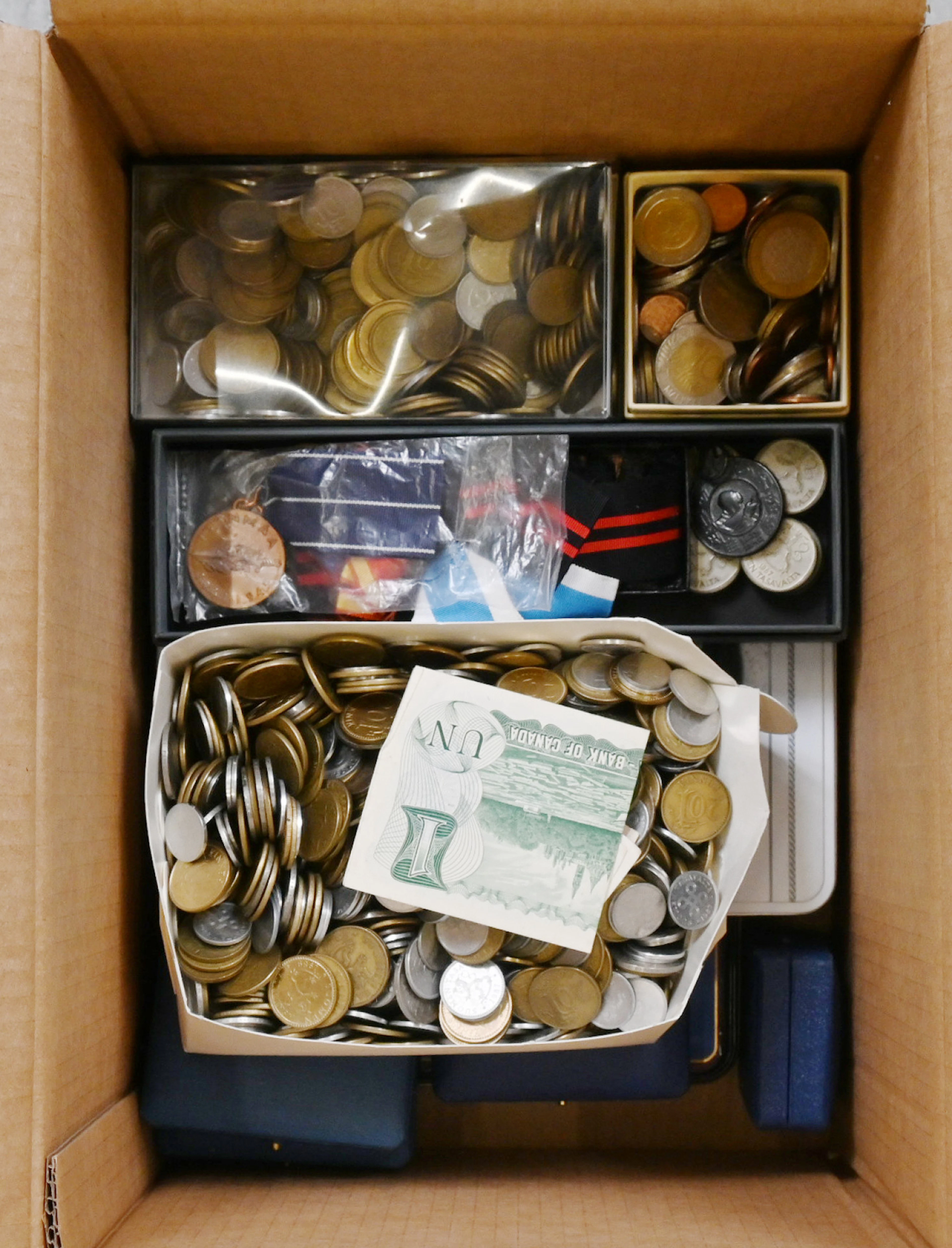 Discovery lot of coins, eg. 2004 2€ so-called stick coin, old silver