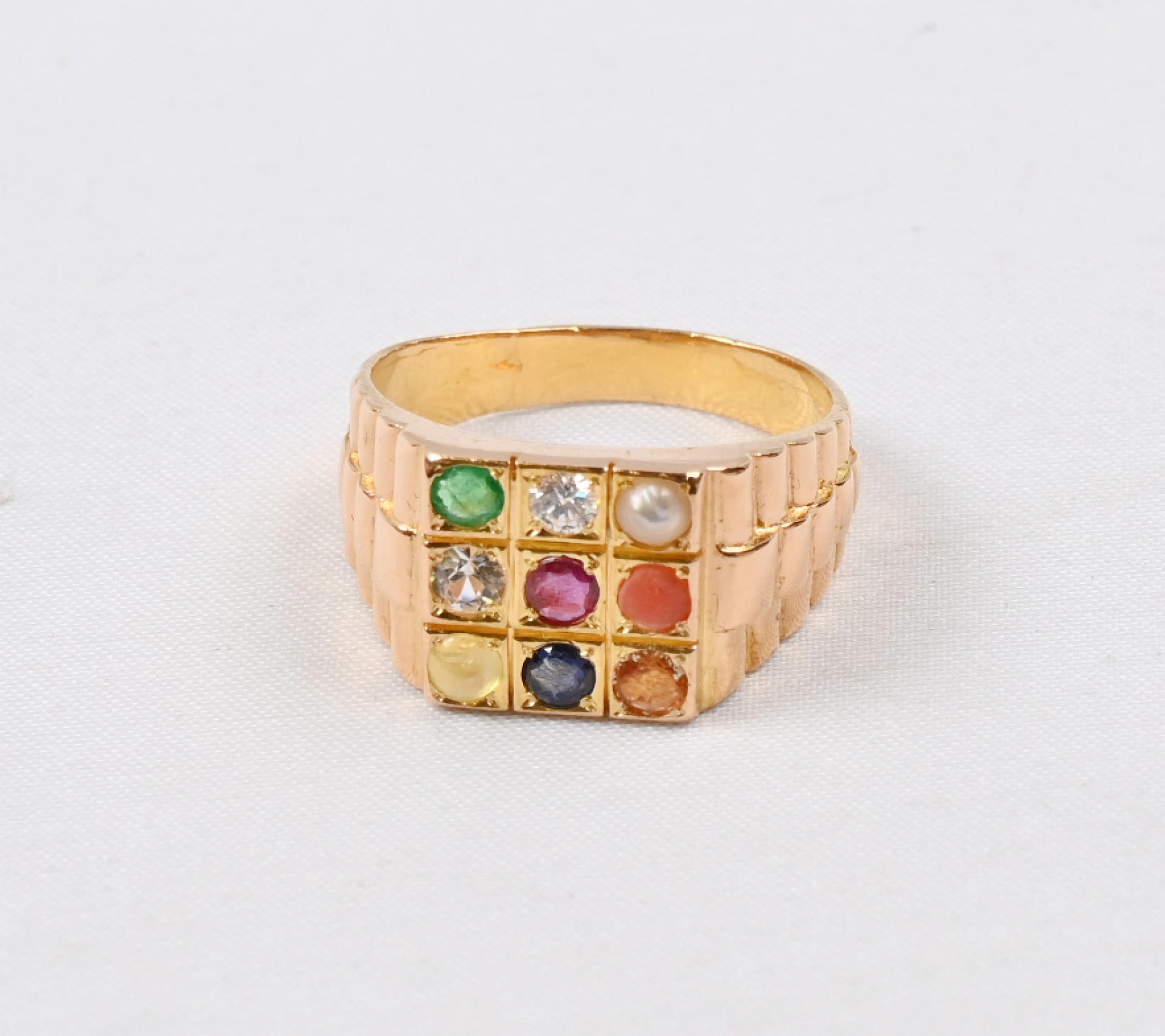 Colorful and striking ring, gold (22 k) nine stones: 0.10 CT diamond