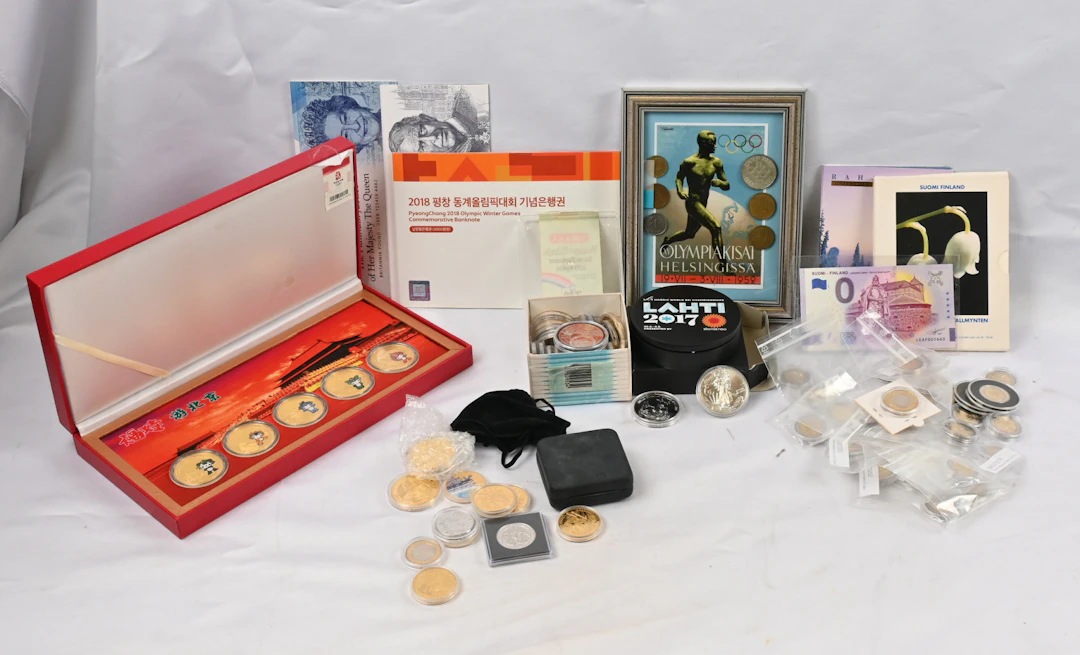 In a box a selection: gold-plated bronze coin set of the Chinese 2008