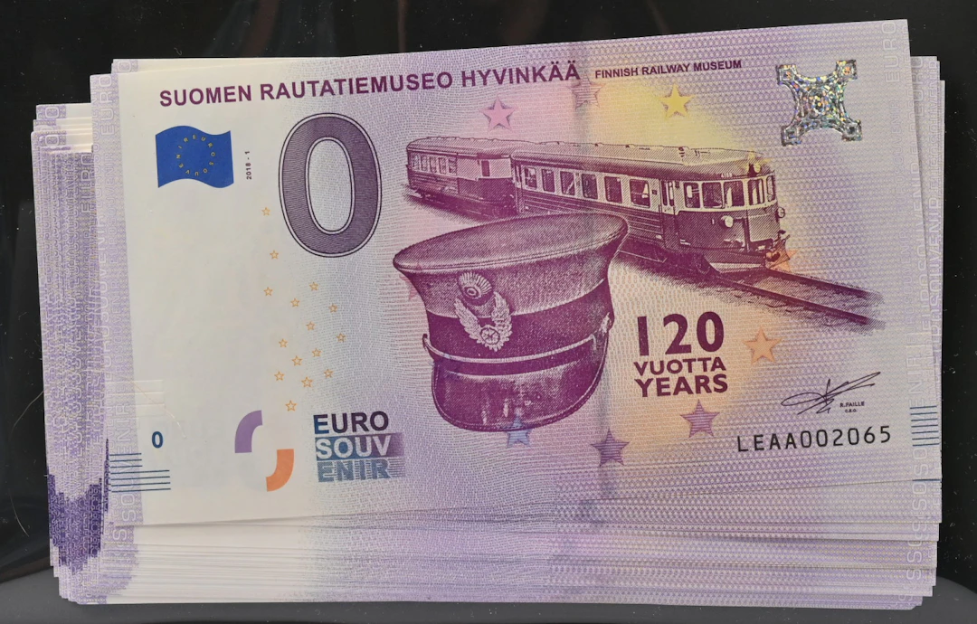 Selection of 75 different 0€ banknotes.