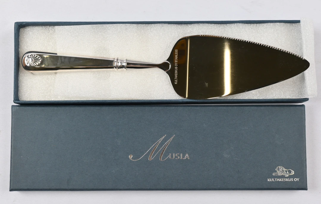 Musla, pie server, silver (830) handle. Unused.