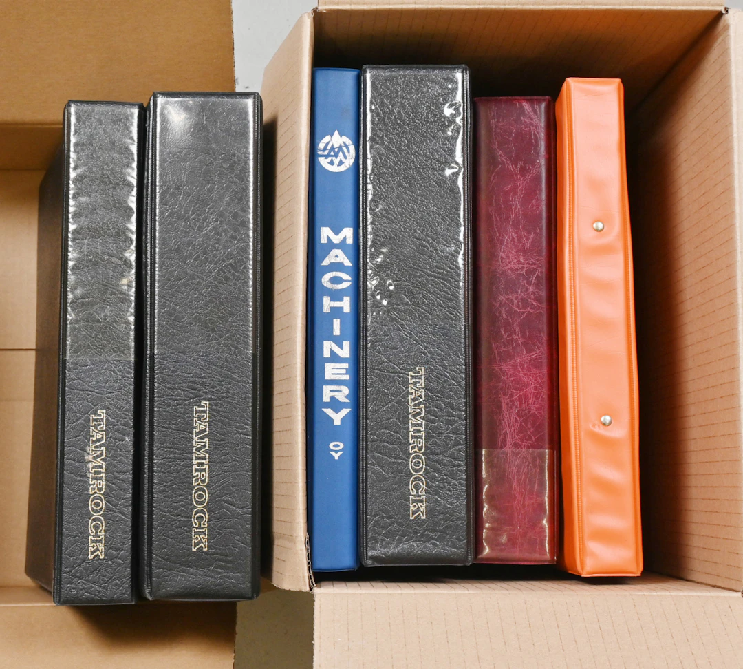 Worldwide collection of coins in five binders and mixed banknotes