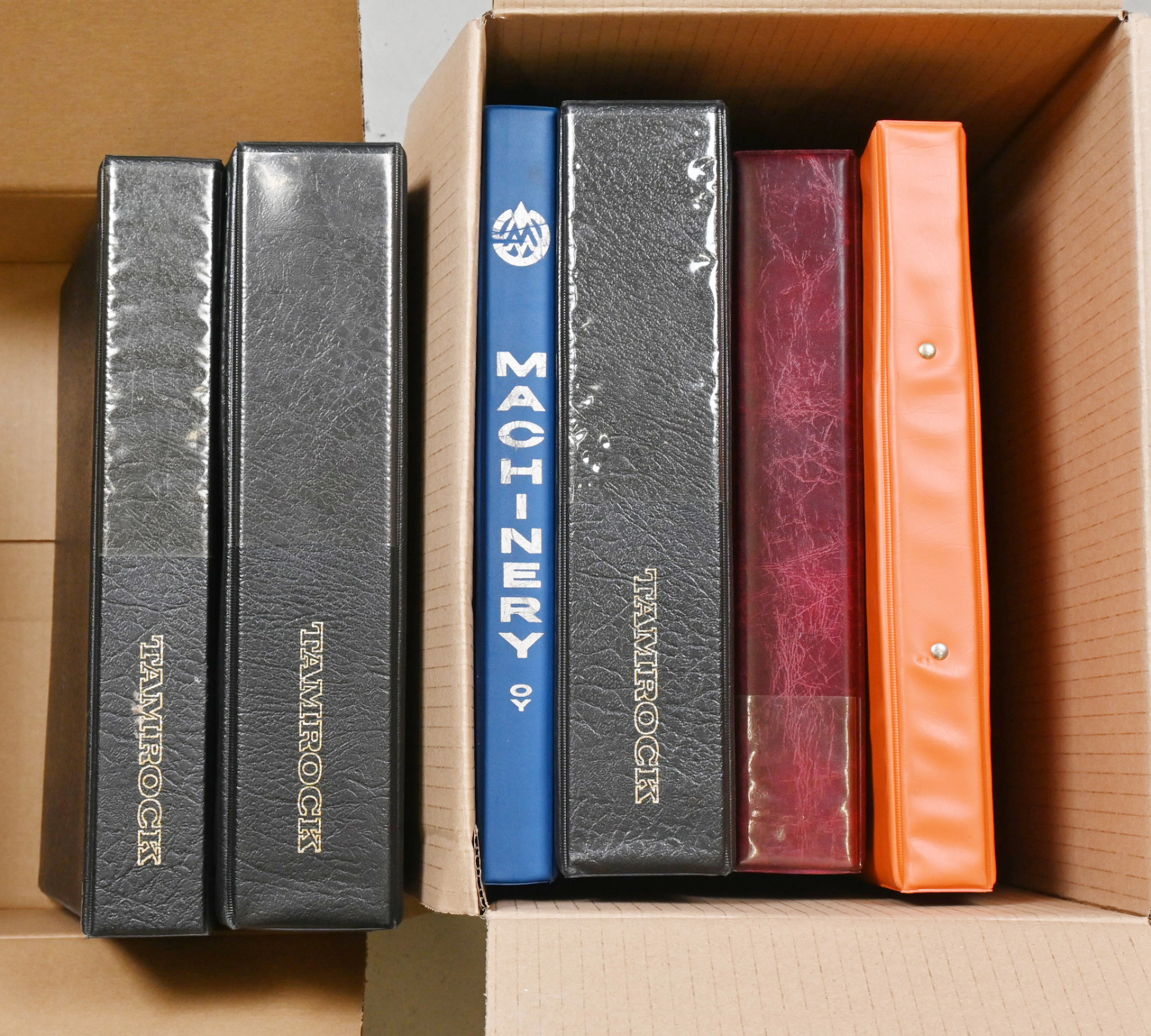Worldwide collection of coins in five binders and mixed banknotes