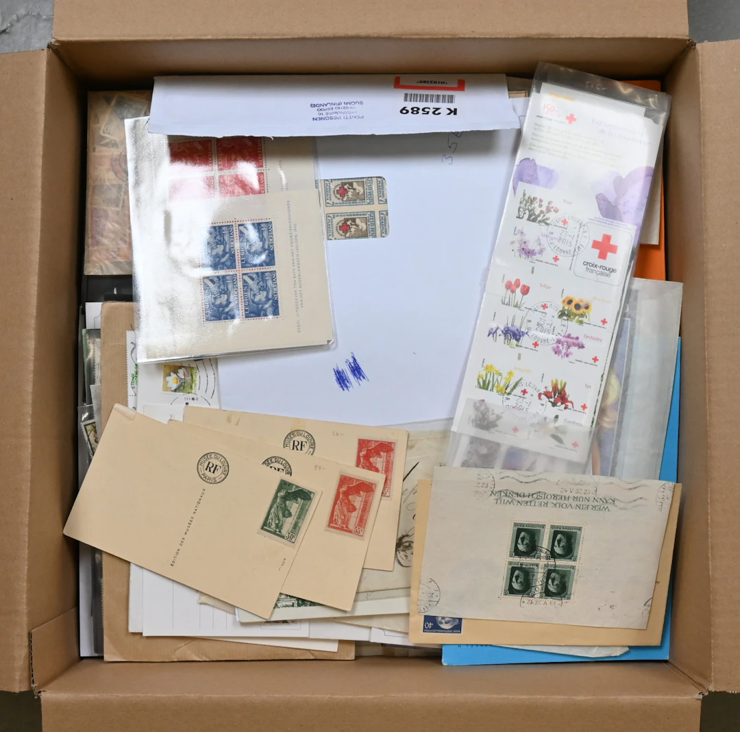 Mystery box of foreign countries, nearly 8 KG.