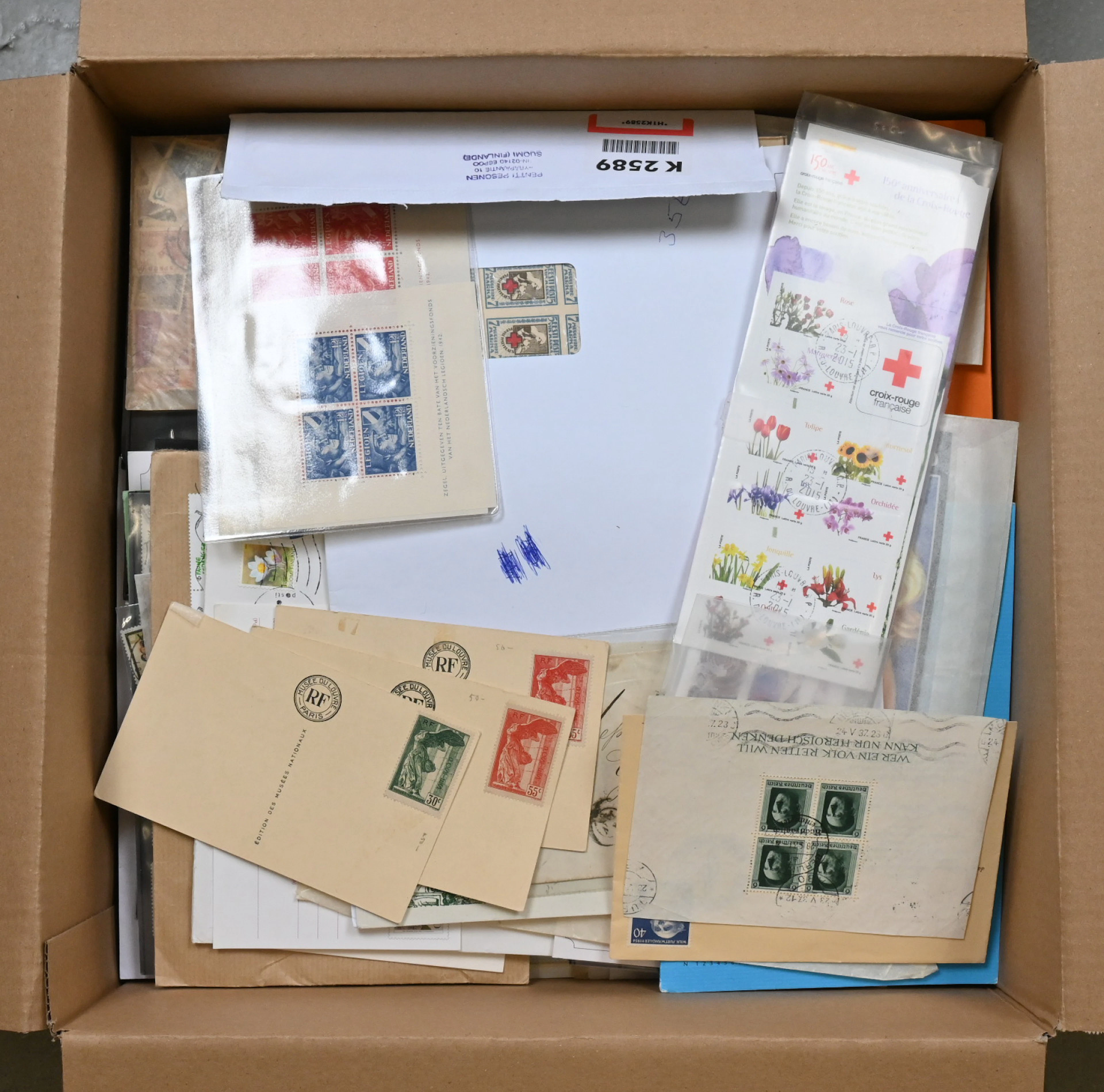Mystery box of foreign countries, nearly 8 KG.
