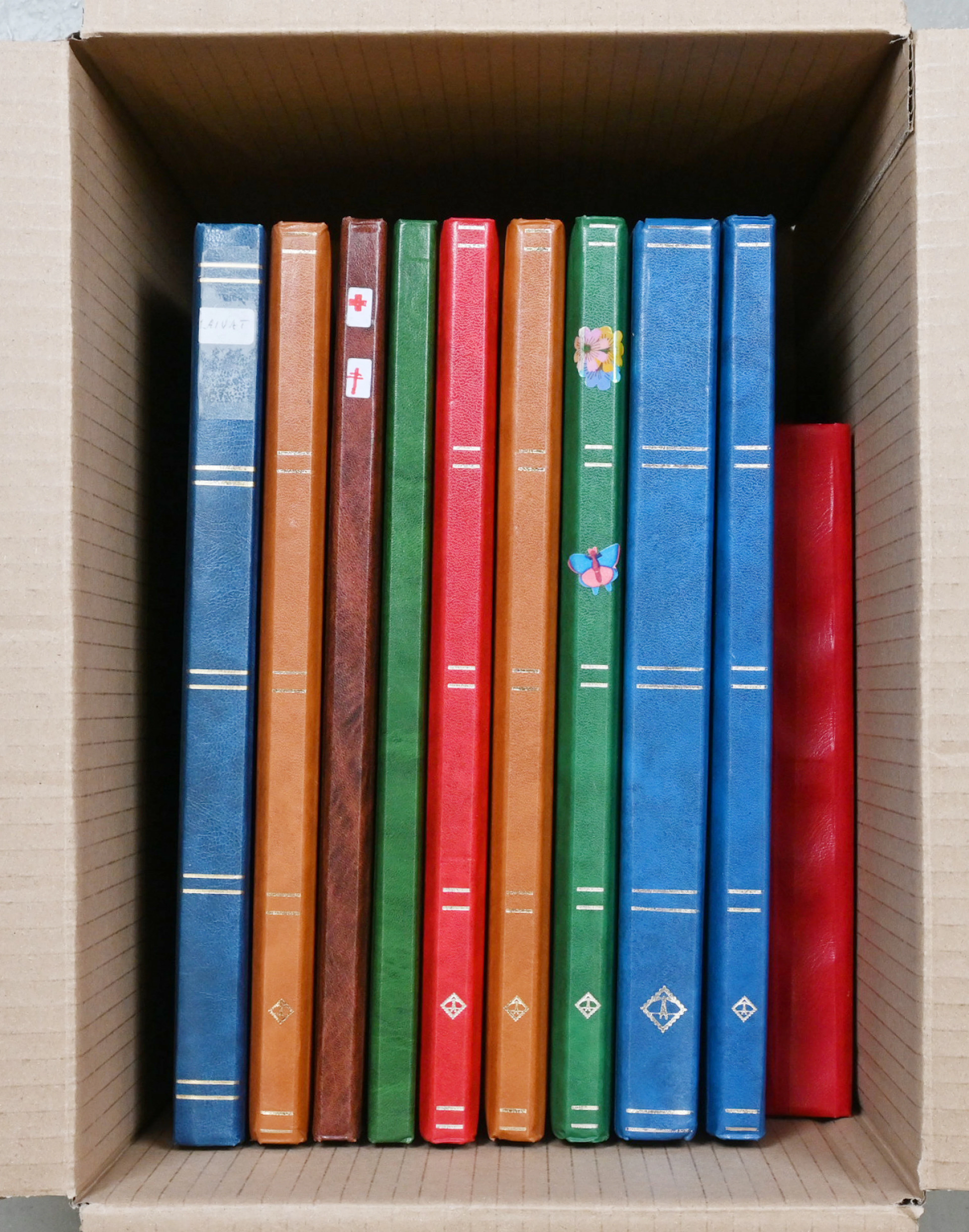 Different themes, in 10 stockbooks large selection of stamps of different