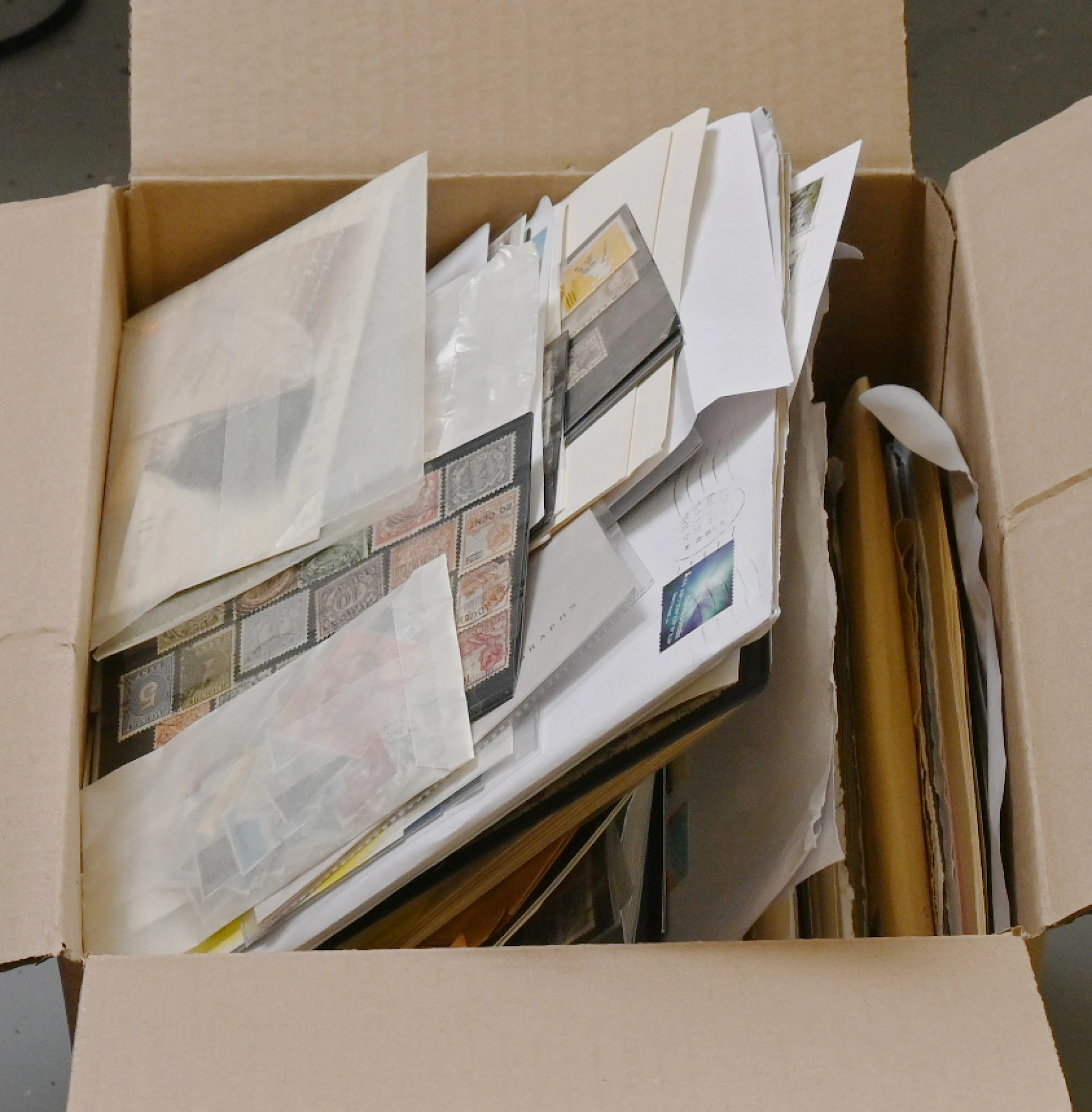 Mystery box 10 KG of foreign countries.
