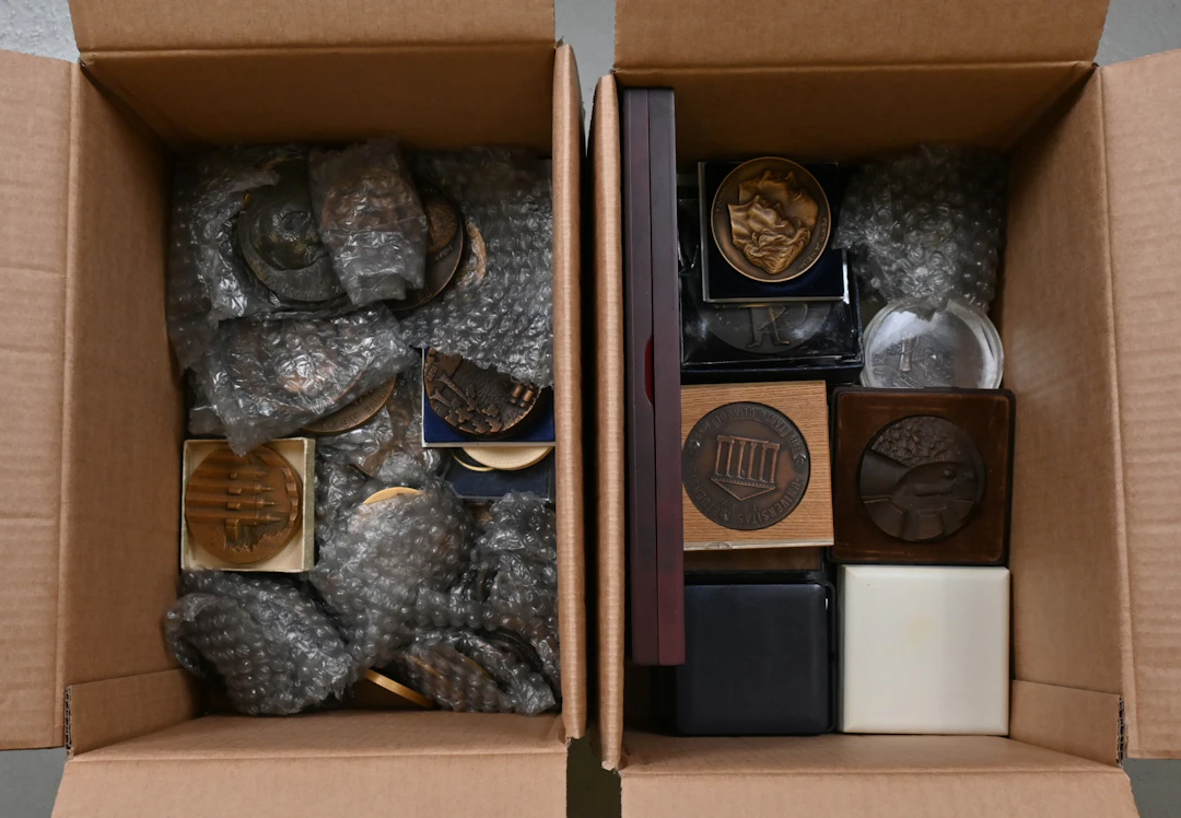 Magnificent selection of table medals etc. from Finland and abroad.