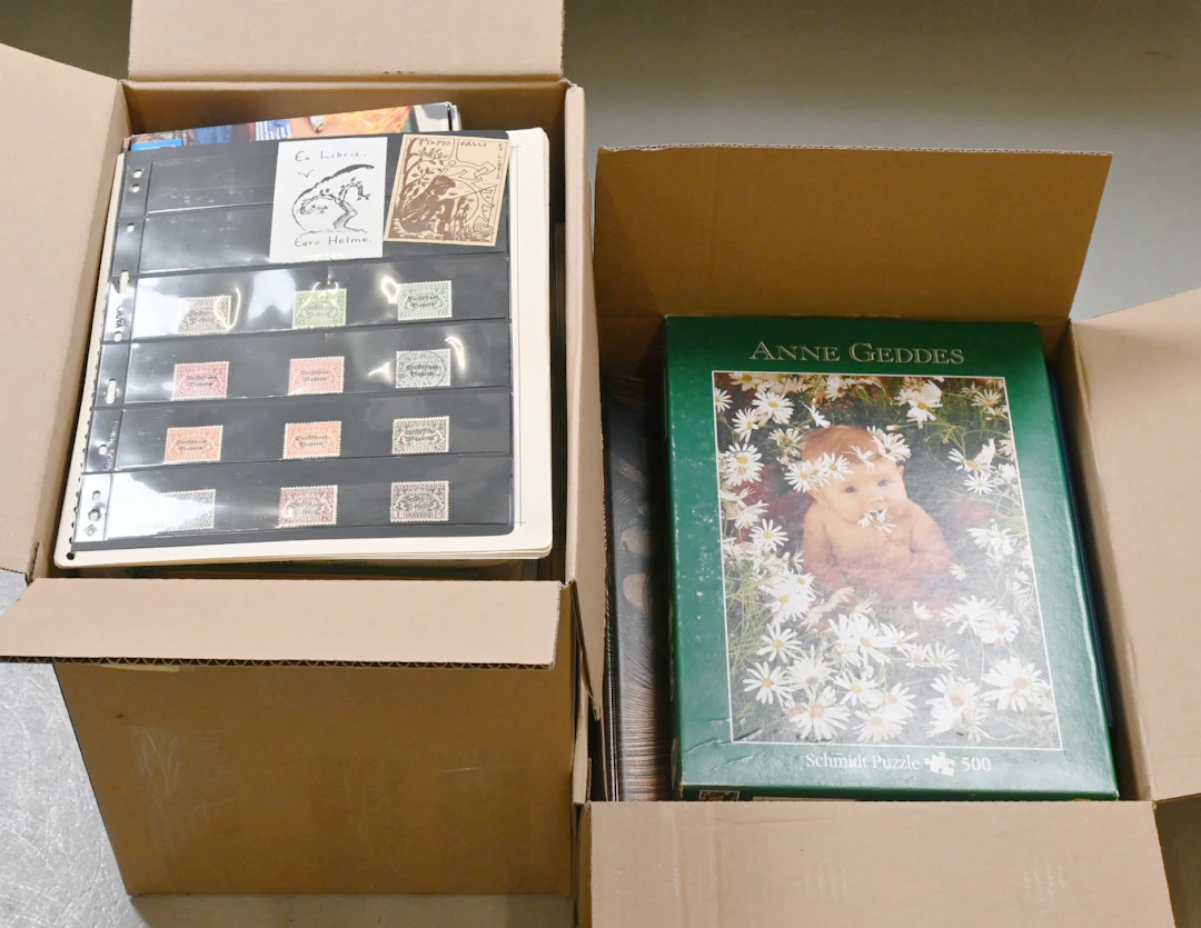 Finland and foreign countries mixed selection in albums, bags etc. total 12 KG.
