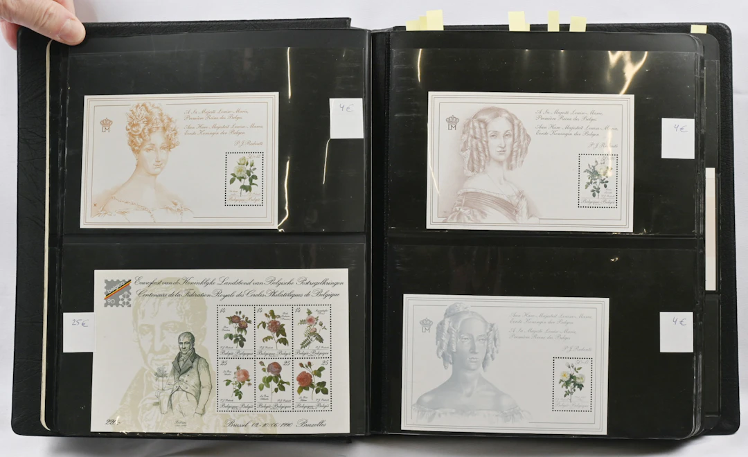 Miniature sheets in old dealers sales binder. Over 250 miniature sheets/kleinbog