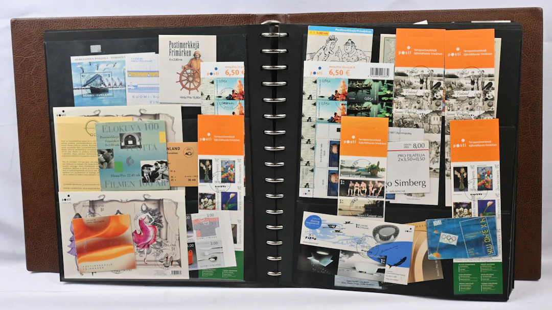 2000s miniature sheets and booklets, over 150 pieces in an album
